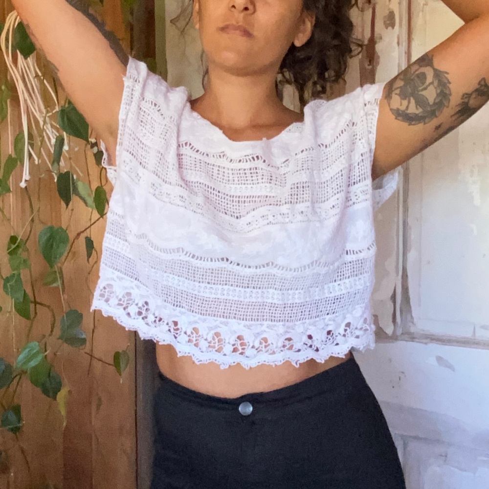 Mahina || White Lace Crop Top